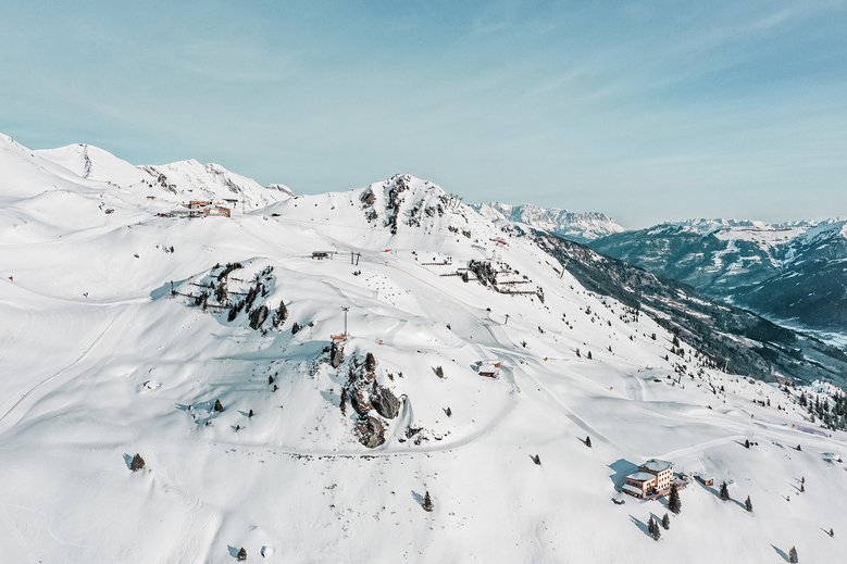 Winterwanderweg auf der Schlossalm mit Hofgasteinerhaus und Schlossalmblick