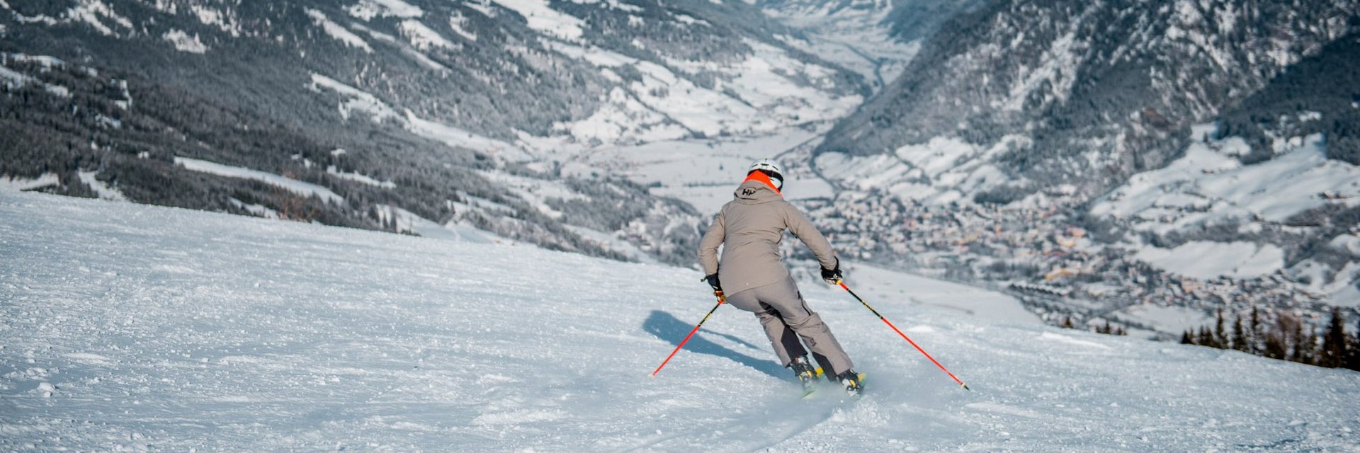 Skifahren auf den Bergen von Skigastein